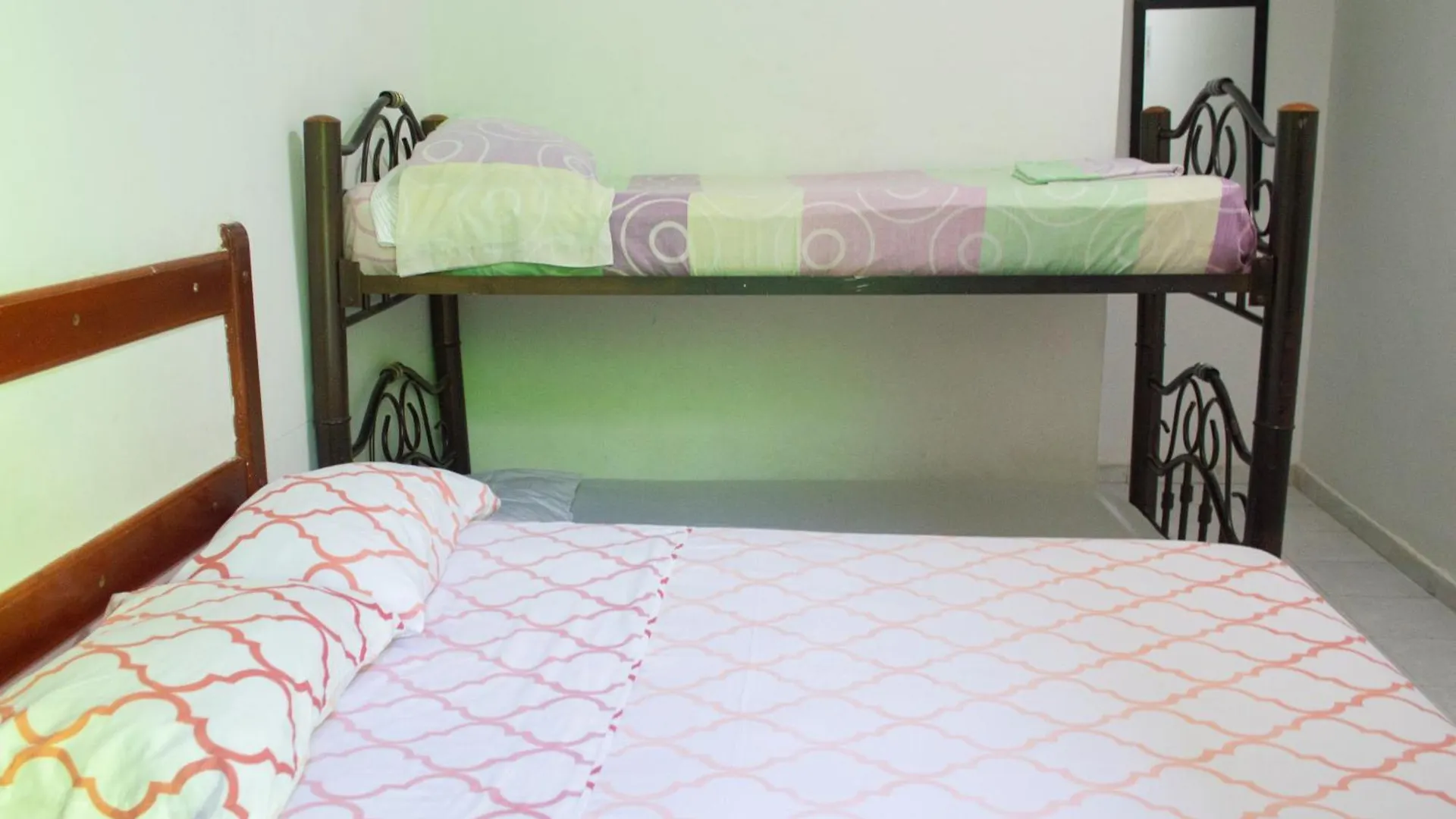 Maranatha Hostal Santa Marta  Pensión