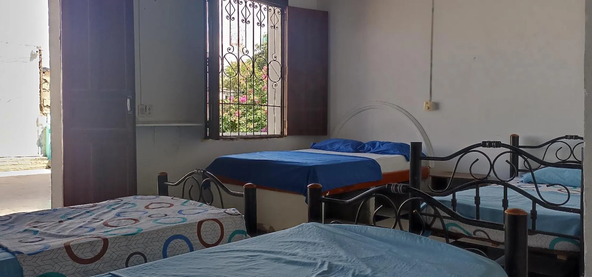 Maranatha Hostal Santa Marta  Pensión